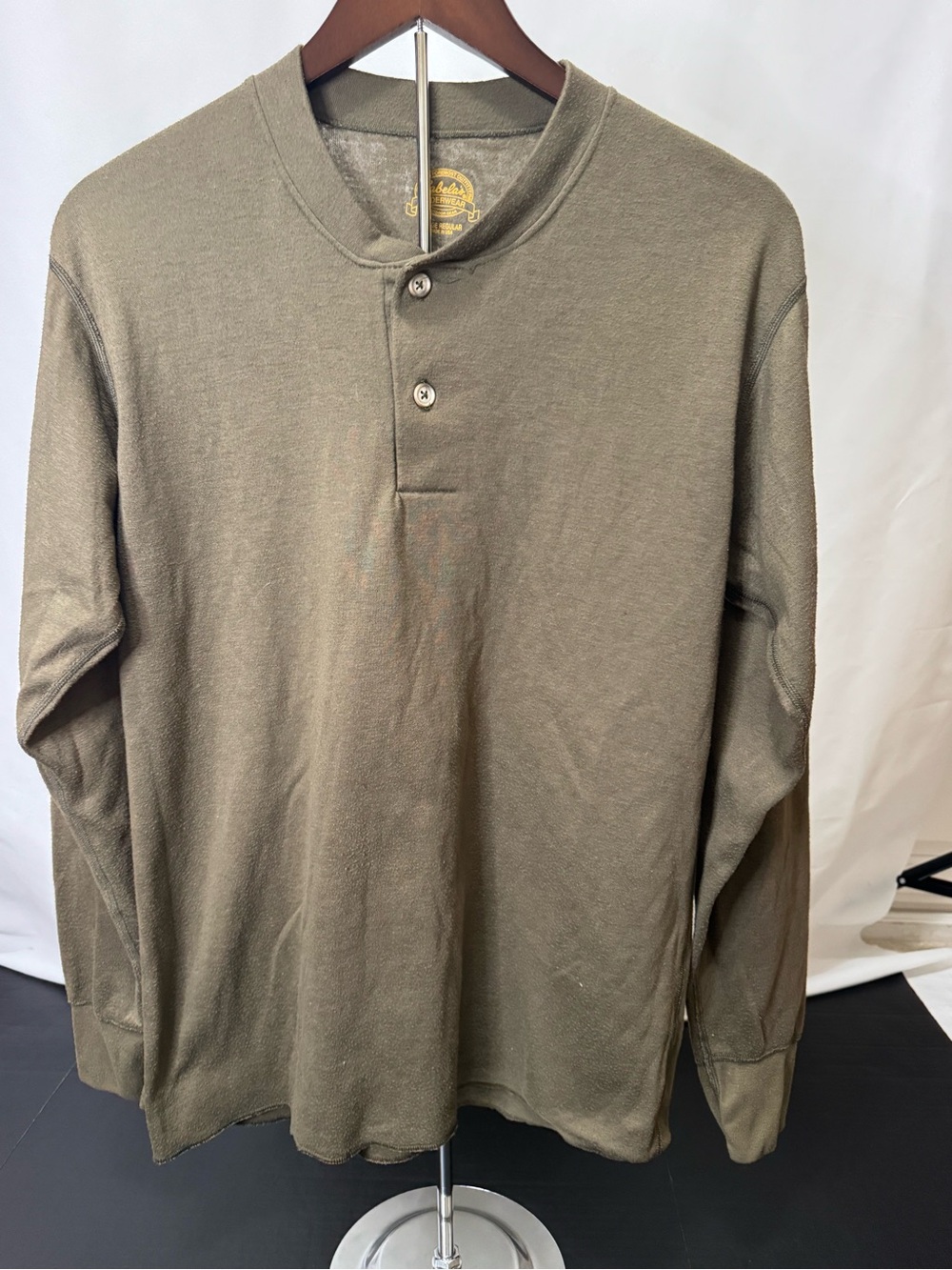Cabela's Olive Green Long Sleeve Henley. Men’s large